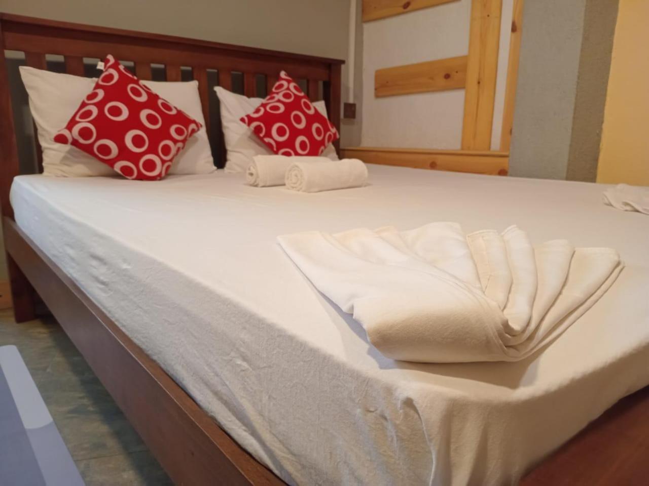Yak City Apartments Канди Экстерьер фото